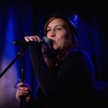 Michaela Michaela: Gesang, Flöten, Bass